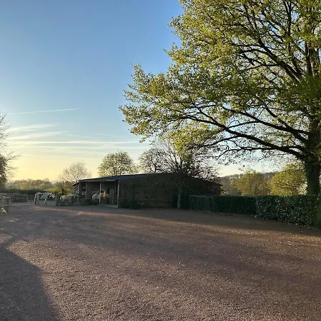 Independant Avec Cour Tennie