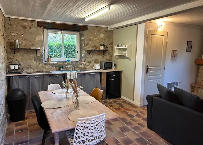 Prázdninový dům Independant Avec Cour Tennie